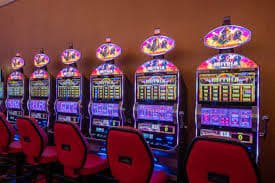 Tampilan Lobby Game REQ88 – ribuan pilihan game slot, kasino live, dan tembak ikan dalam satu platform